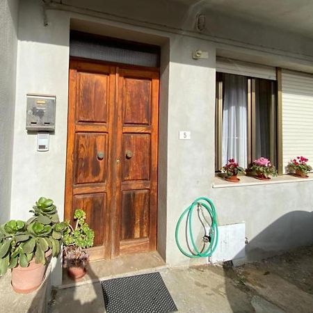 Domuspes Apartment Sedilo Bagian luar foto