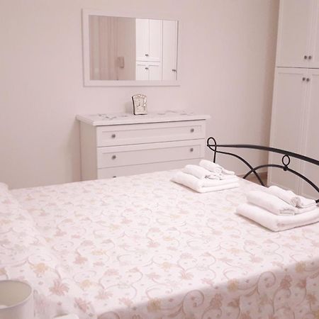 Domuspes Apartment Sedilo Bagian luar foto
