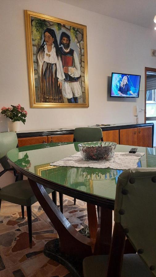 Domuspes Apartment Sedilo Bagian luar foto
