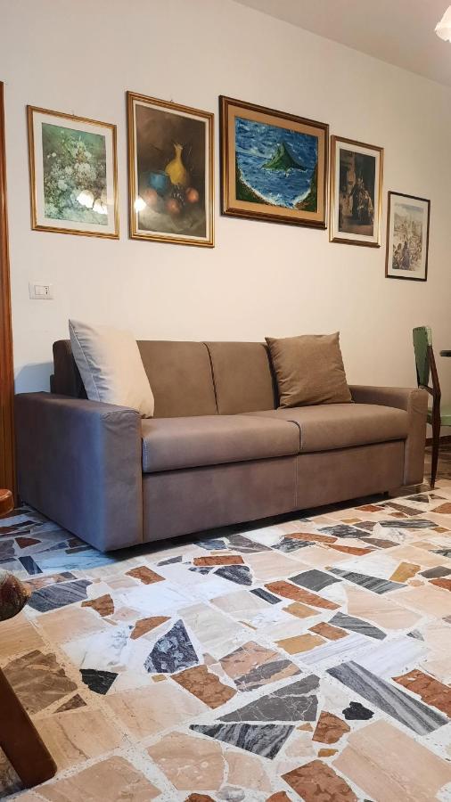 Domuspes Apartment Sedilo Bagian luar foto