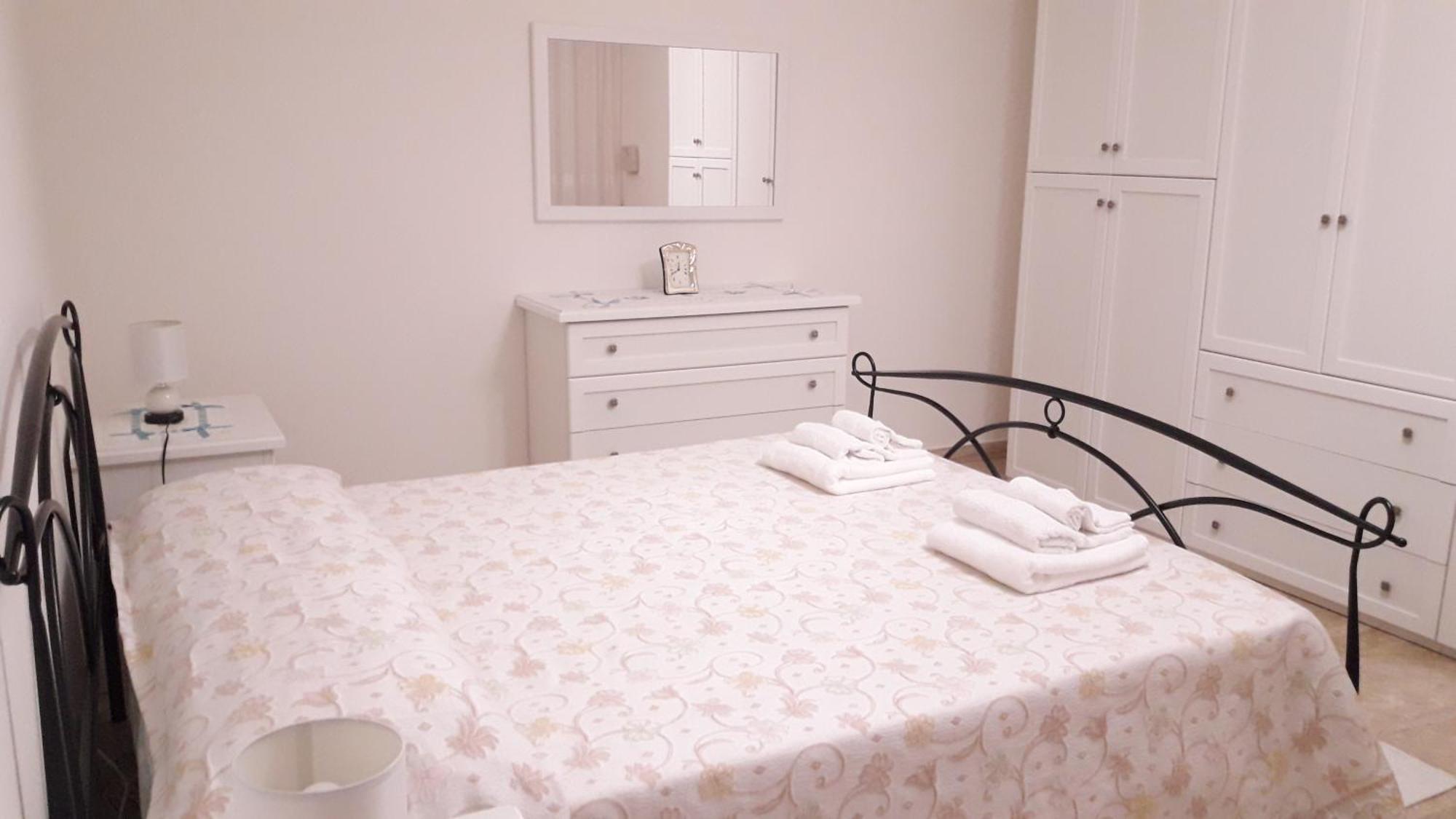 Domuspes Apartment Sedilo Bagian luar foto