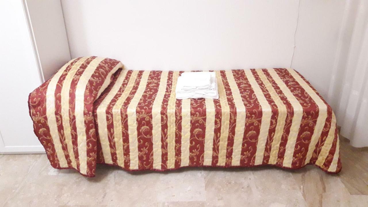 Domuspes Apartment Sedilo Bagian luar foto