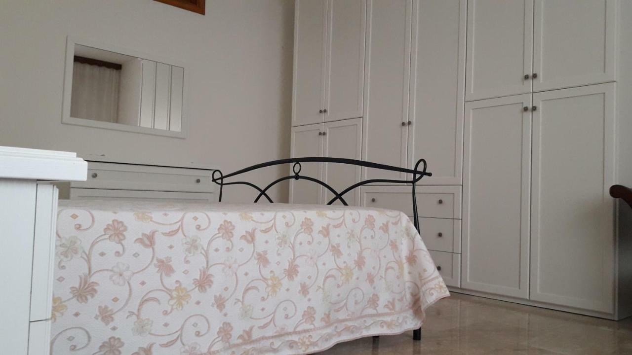Domuspes Apartment Sedilo Bagian luar foto